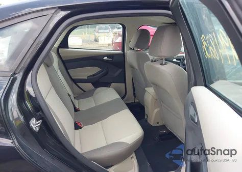 2014 Ford Focus Se z USA, uszkodzony, nr VIN 1FADP3F26EL411955